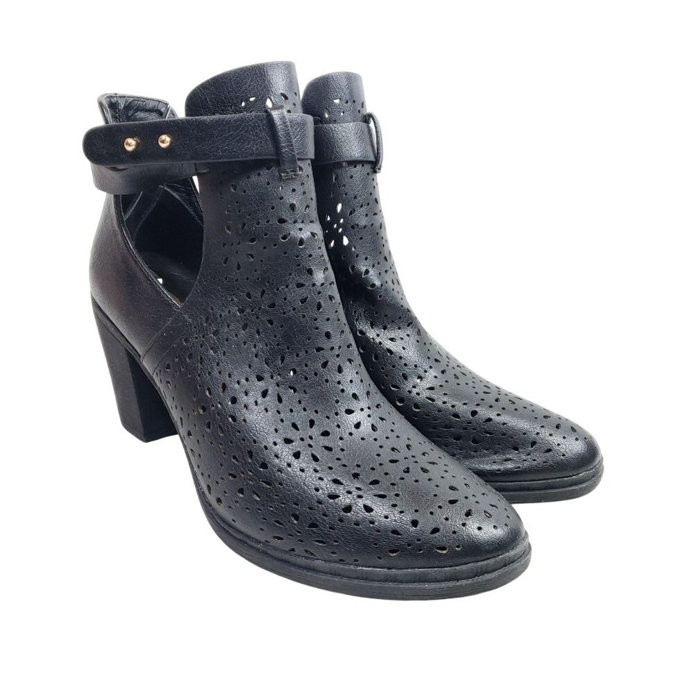 Forever Women's Size 8 Black Heeled Ankle Bootie